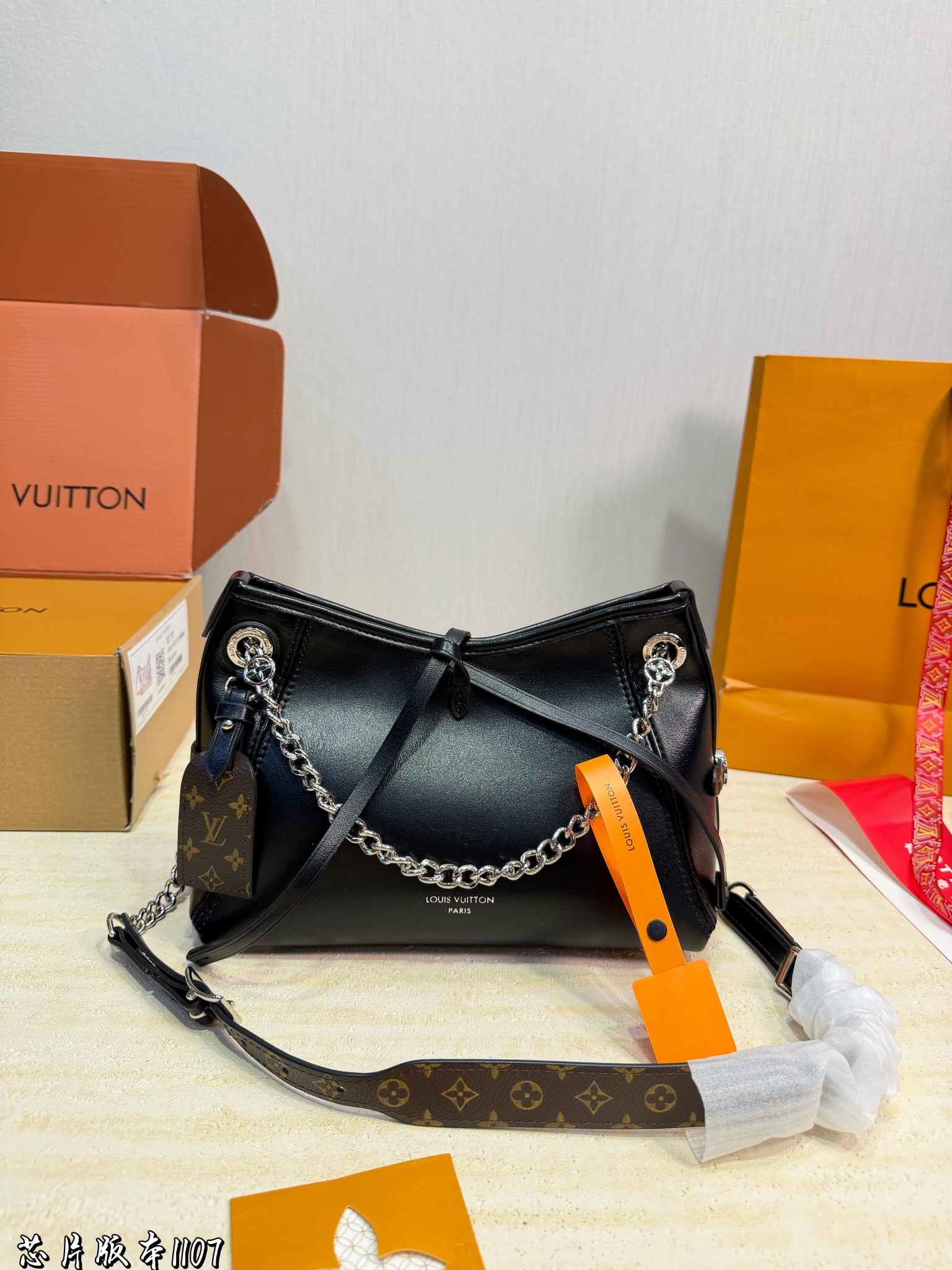 LV Carryall Handbag 427